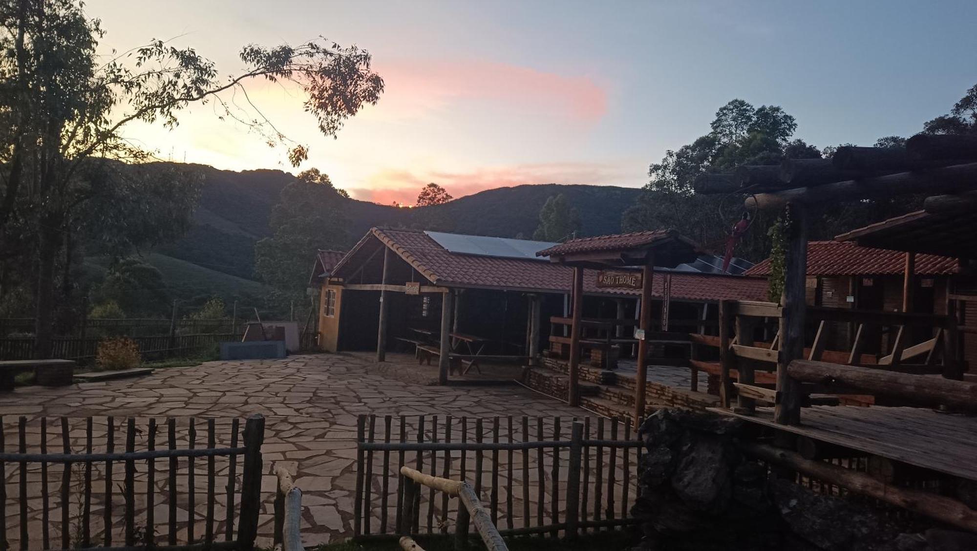 Chales E Camping Do Robinho 1 Sao Tome das Letras Exterior photo